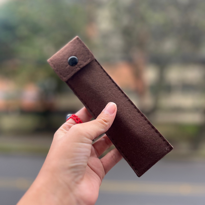 La varita junto a su estuche